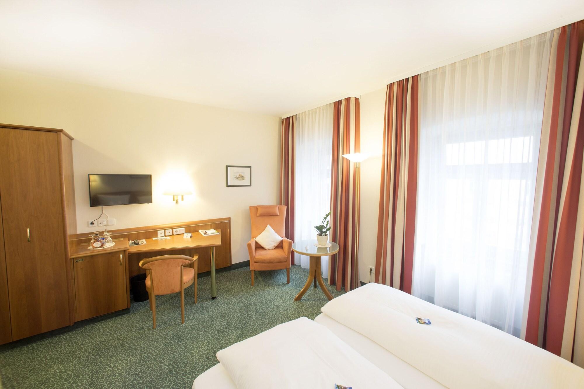 Hotel Weisses Lamm Veitshöchheim Екстериор снимка