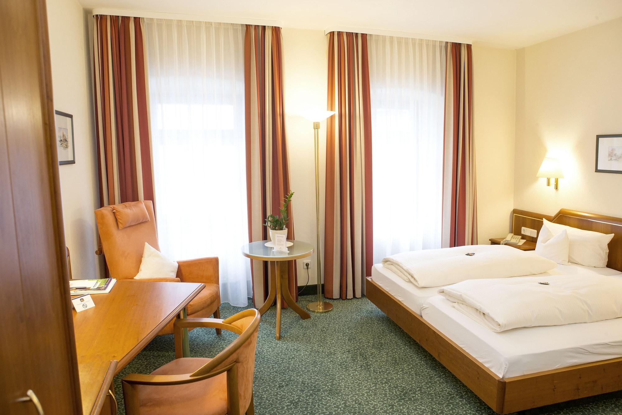 Hotel Weisses Lamm Veitshöchheim Екстериор снимка