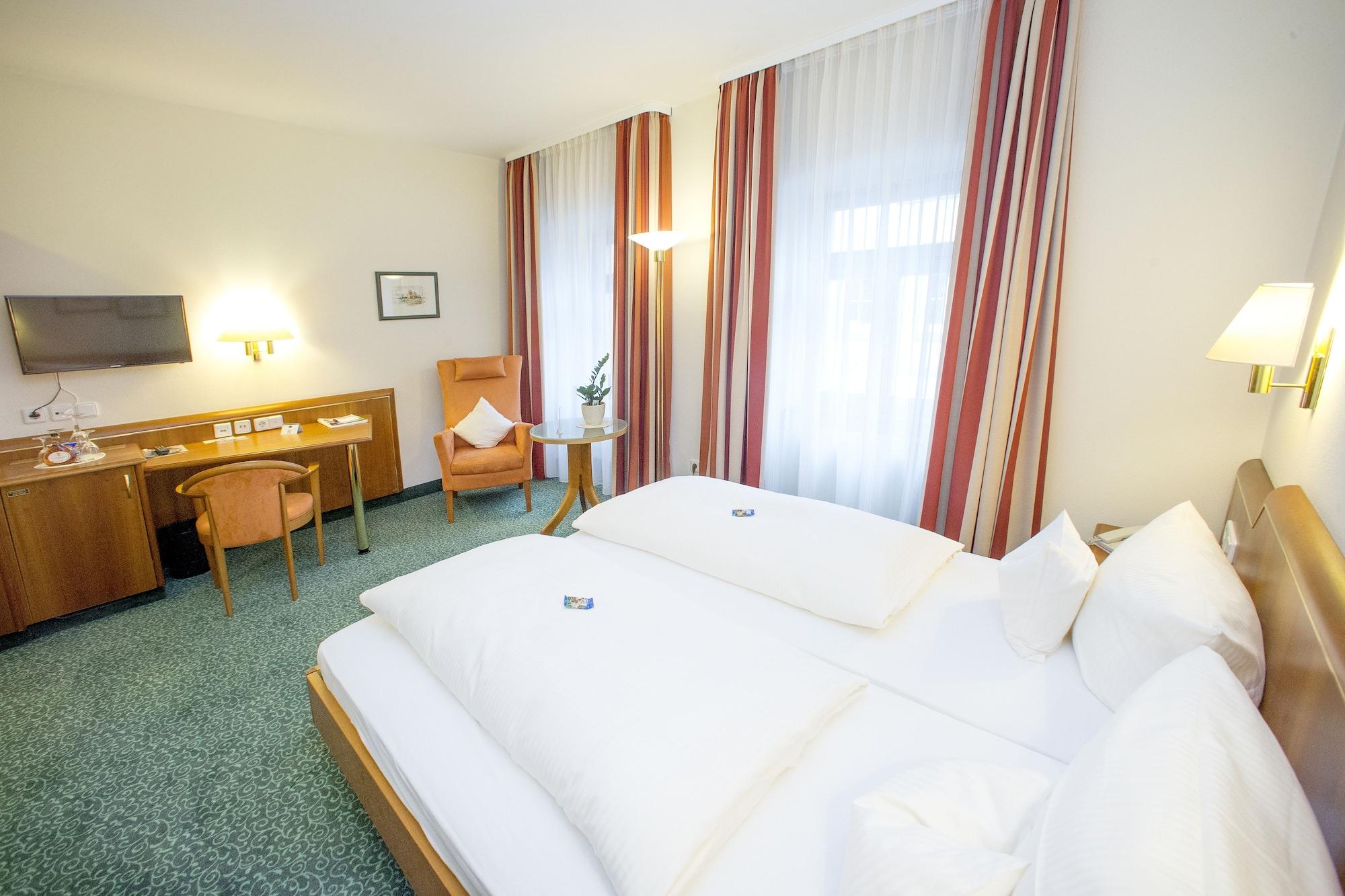 Hotel Weisses Lamm Veitshöchheim Екстериор снимка