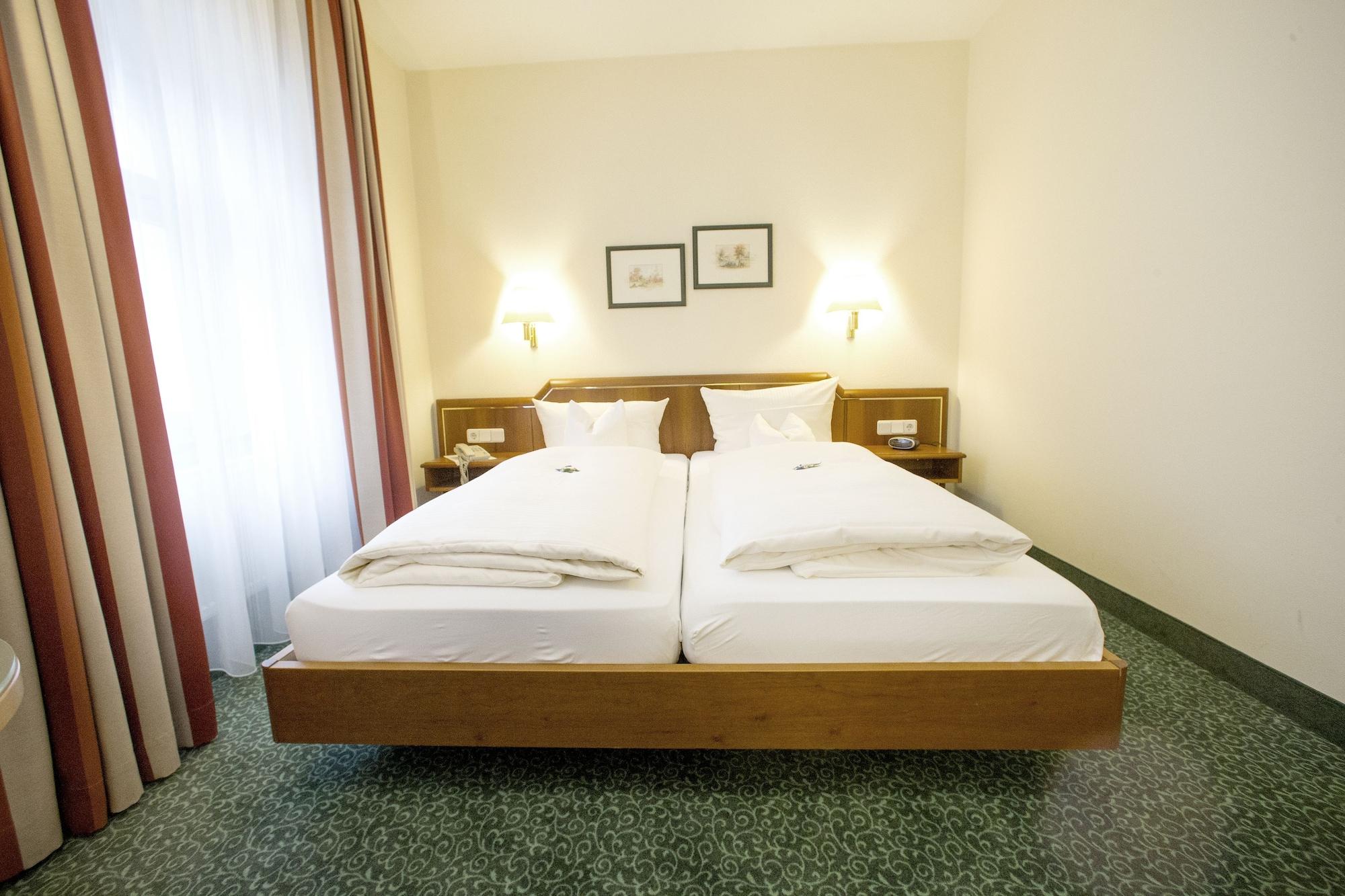 Hotel Weisses Lamm Veitshöchheim Екстериор снимка