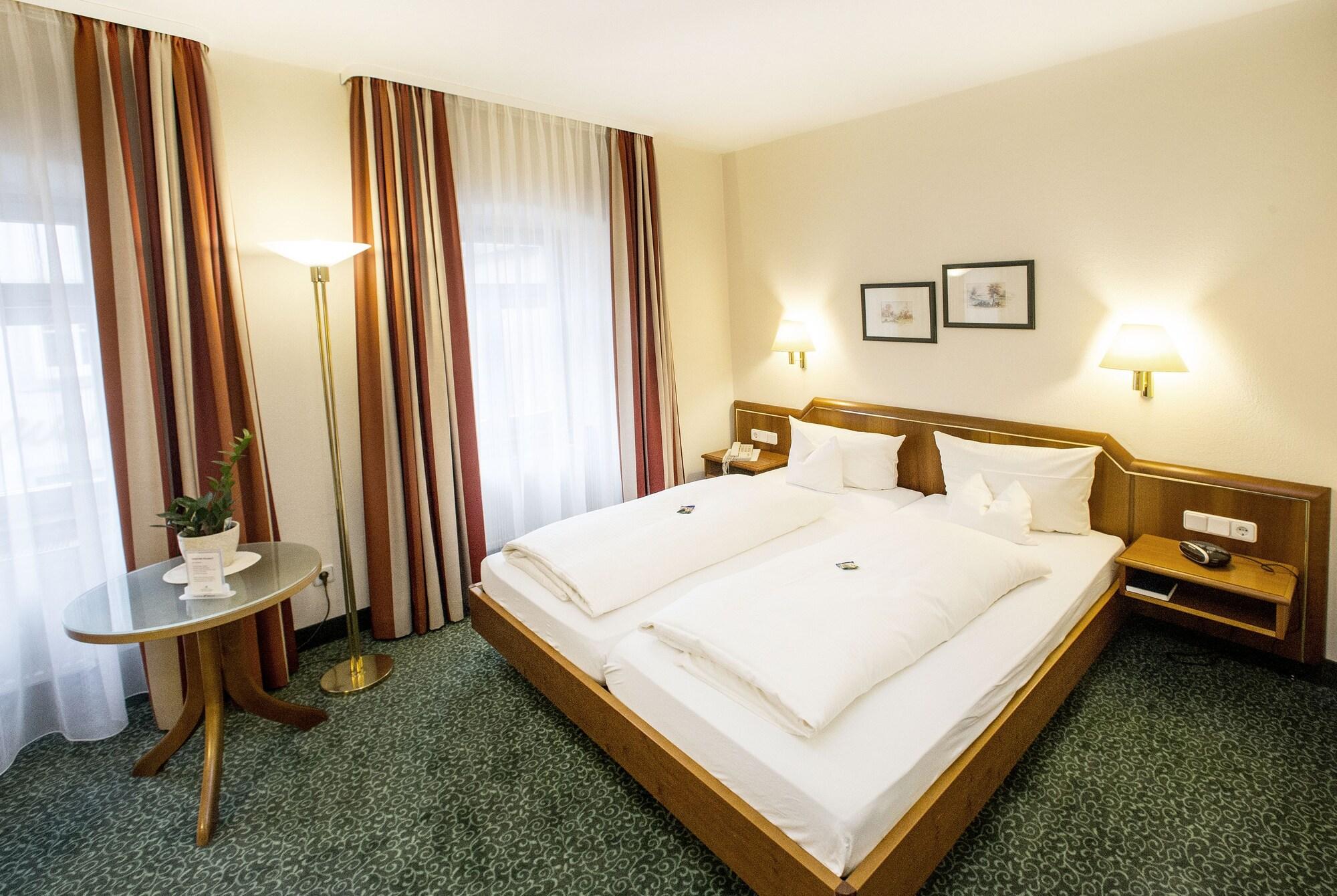 Hotel Weisses Lamm Veitshöchheim Екстериор снимка