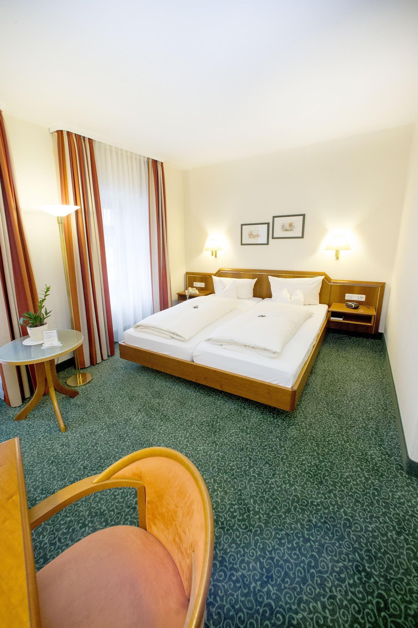 Hotel Weisses Lamm Veitshöchheim Екстериор снимка