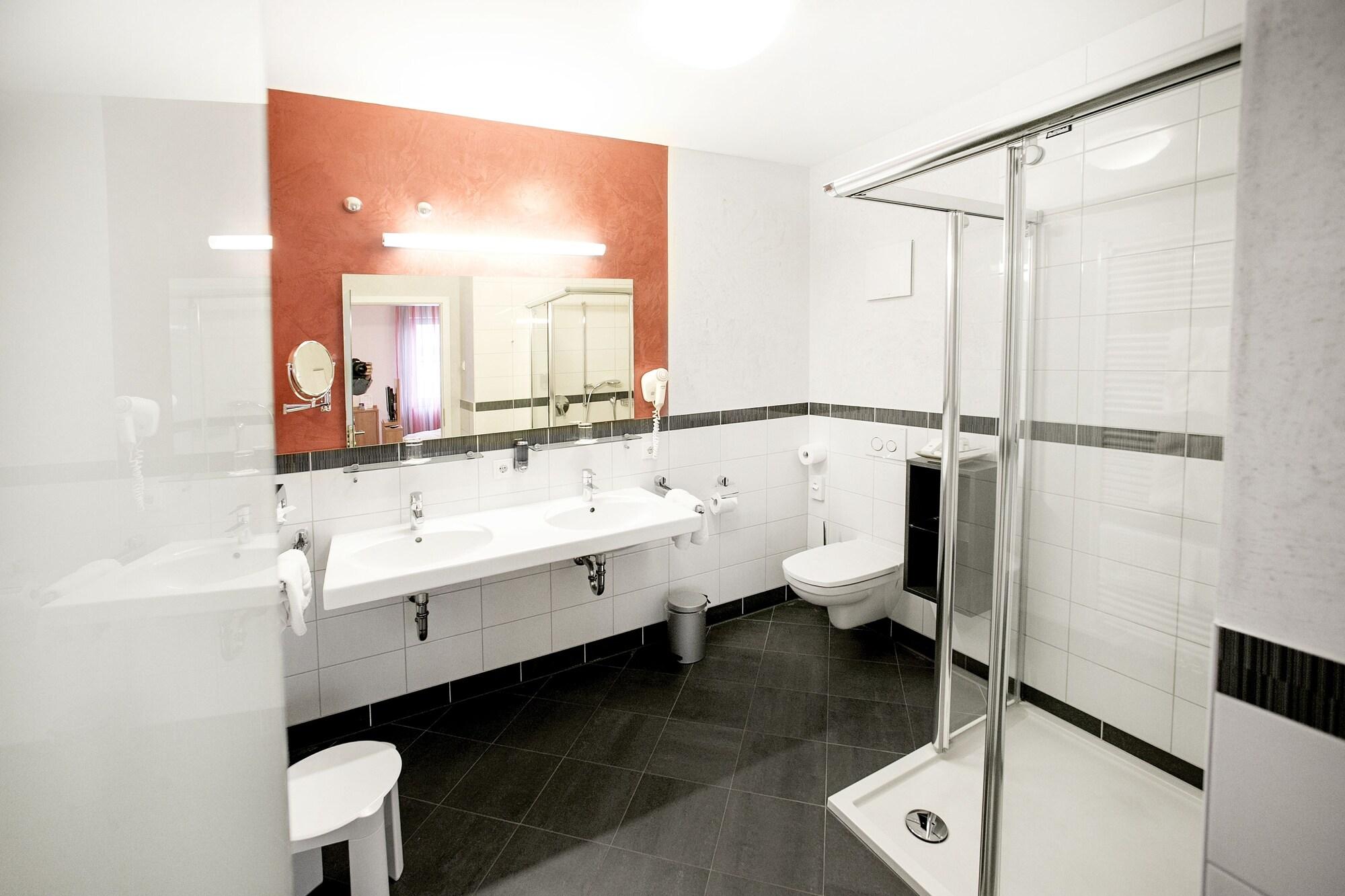 Hotel Weisses Lamm Veitshöchheim Екстериор снимка