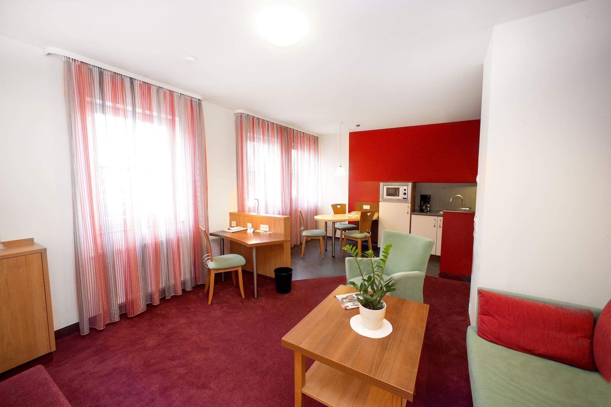 Hotel Weisses Lamm Veitshöchheim Екстериор снимка