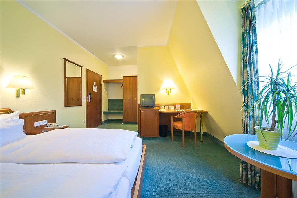 Hotel Weisses Lamm Veitshöchheim Стая снимка