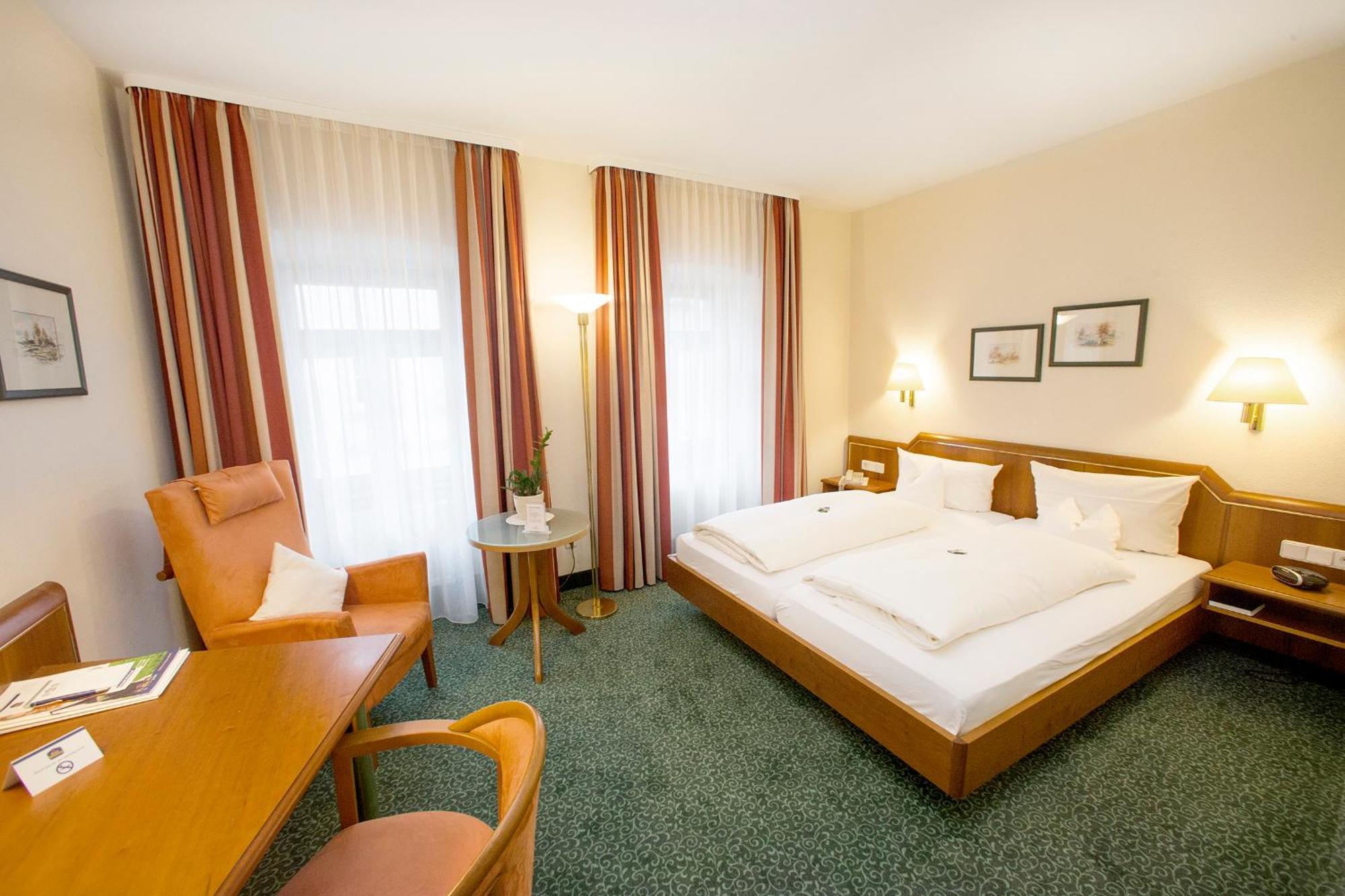 Hotel Weisses Lamm Veitshöchheim Екстериор снимка