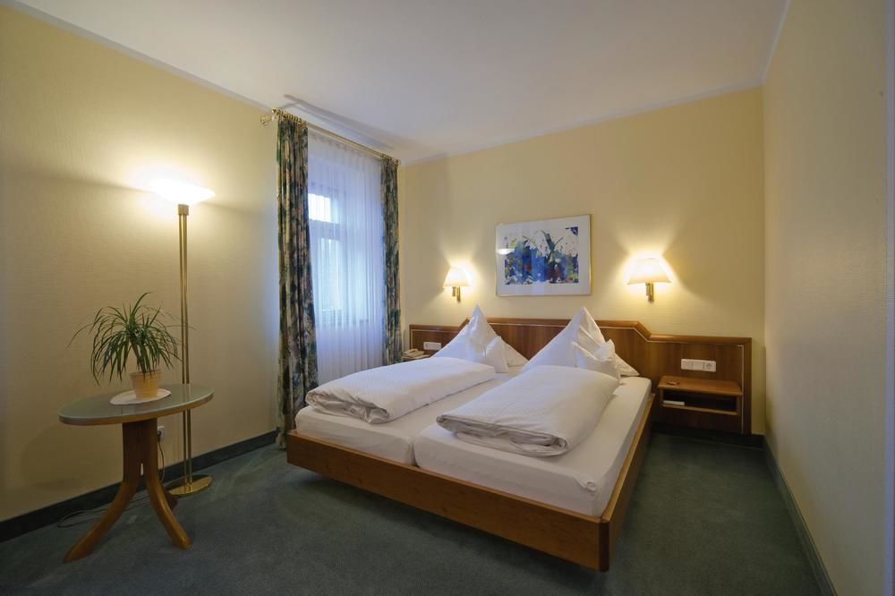Hotel Weisses Lamm Veitshöchheim Стая снимка
