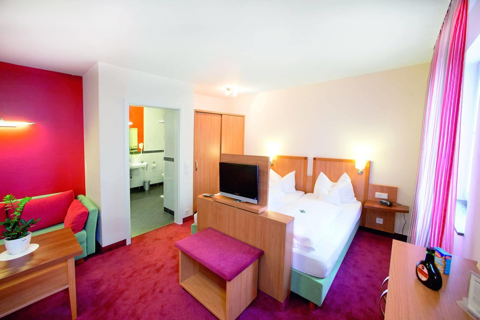 Hotel Weisses Lamm Veitshöchheim Екстериор снимка