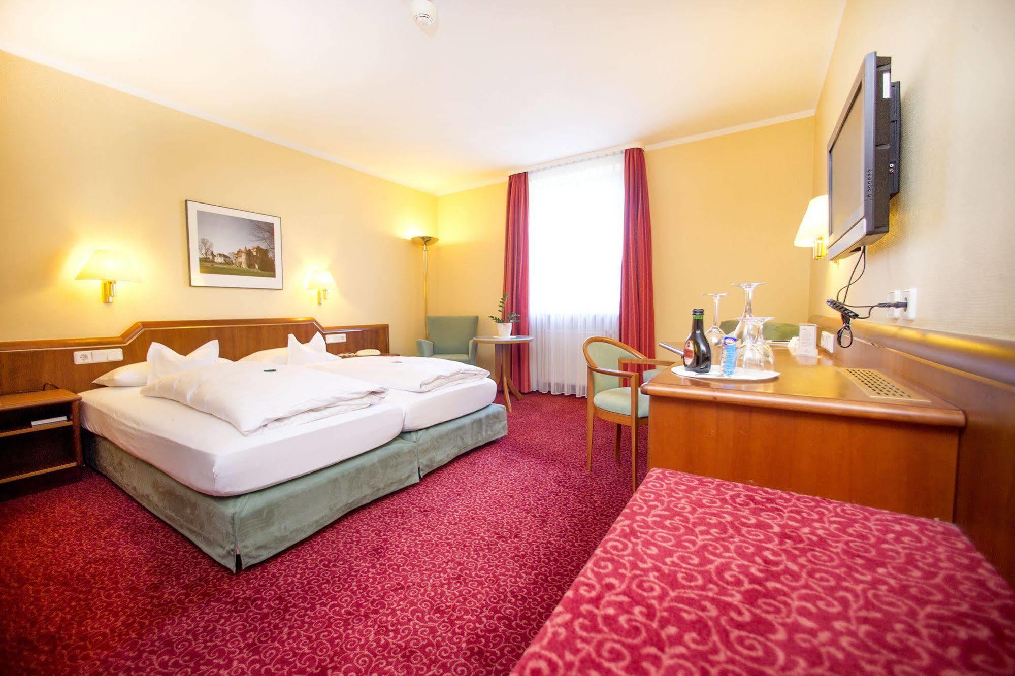 Hotel Weisses Lamm Veitshöchheim Екстериор снимка
