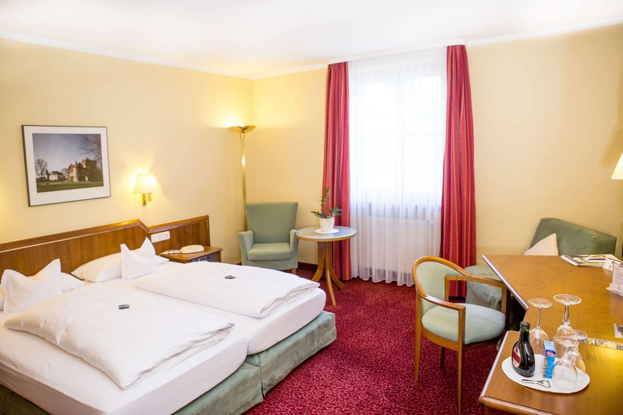 Hotel Weisses Lamm Veitshöchheim Екстериор снимка